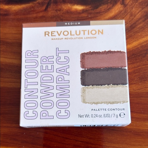 Revolution Medium Contour Powder Compact - Brown and Cream - Picture 1 of 3